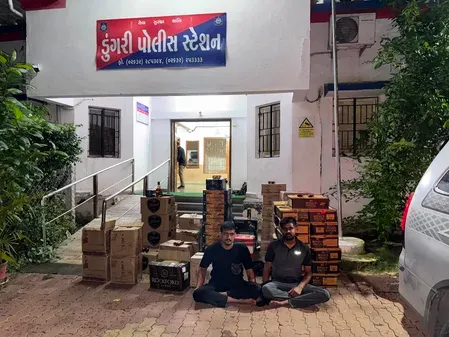वलसाड और मेहसाणा से 1.09 करोड़ रुपए की शराब व सामान जब्त, 14 आरोपियों पर केस दर्ज
