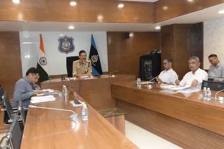 दक्षिण गुजरात में भारी बारिश: NDRF तैनात, 16 यात्री बचाए; DGP ने की आपात समीक्षा