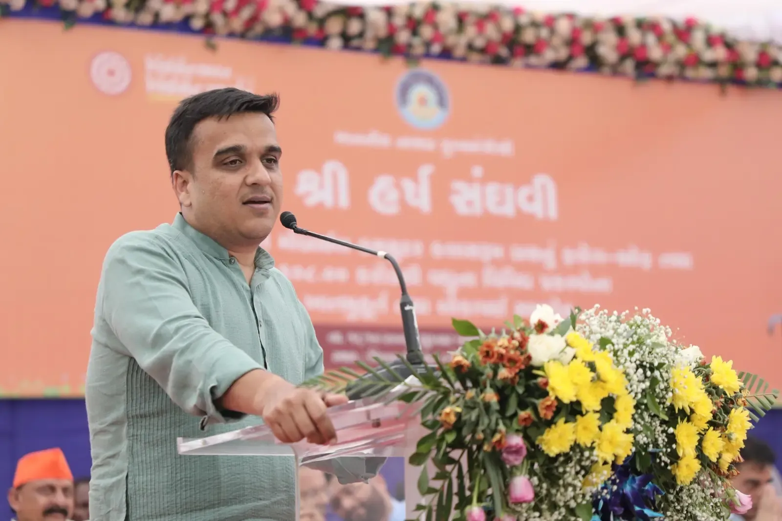 सूरत ग्रामीण विकास: ₹108 करोड़ की 143 परियोजनाओं का शुभारंभ, गाँव के स्कूलों को मिली 'ई-कक्षा बस'
