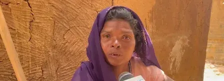 छत्तीसगढ़ में पेंशन लेने के लिए सास को कई मील तक पीठ पर लादकर बैंक पहुंची महिला