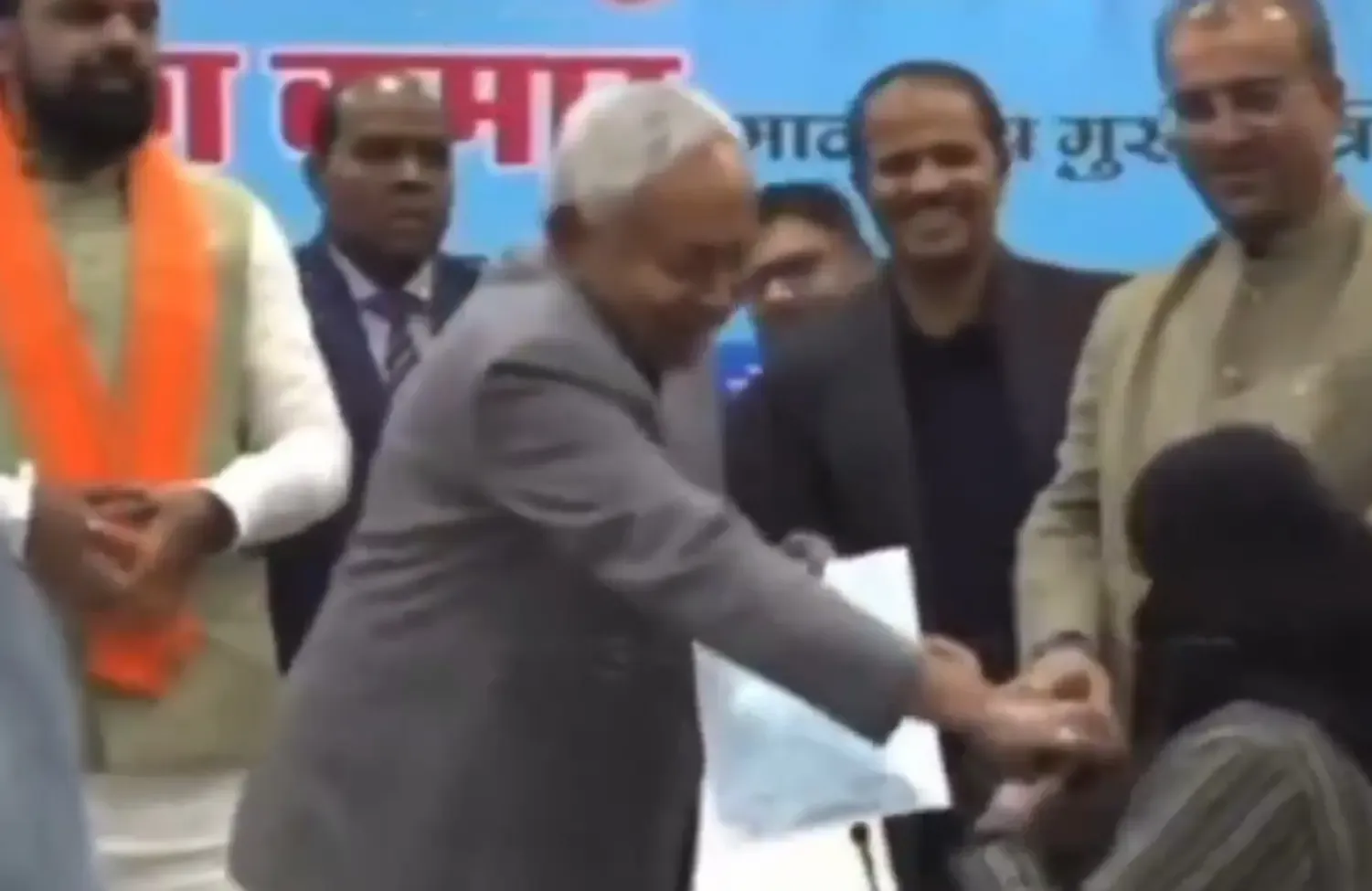 क्या हिजाब विवाद में मुख्यमंत्री नीतीश कुमार का बचाव करेंगे बिहार के मंत्री जमा खान?