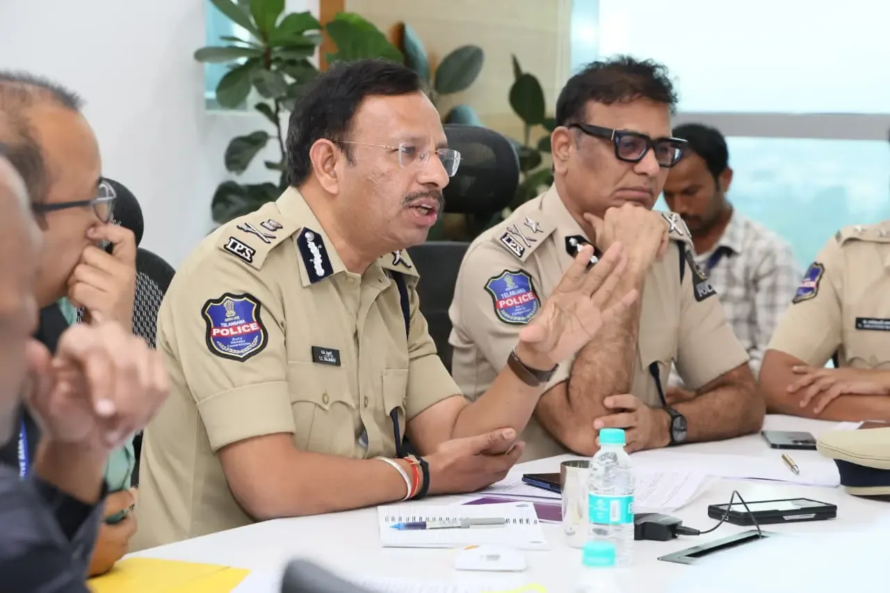 साइबर धोखाधड़ी रोकने की बड़ी पहल: हैदराबाद पुलिस कमिश्नर सज्जनार ने बैंकों को दिया 'शून्य म्यूल अकाउंट' का सख्त निर्देश