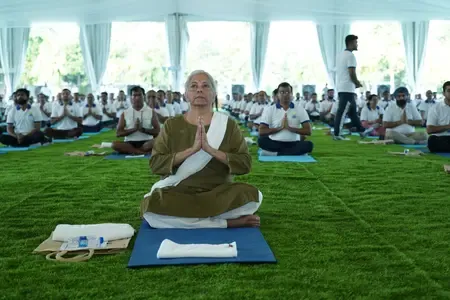 अंतरराष्ट्रीय योग दिवस 2025 : इस वर्ष की थीम 'सर्वे संतु निरामया' के दर्शन में निहित