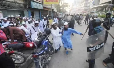 बांग्लादेश में दरगाहों पर बढ़ते हमलों से चिंता गहराई, दंडमुक्ति की संस्कृति पर उठे सवाल: रिपोर्ट