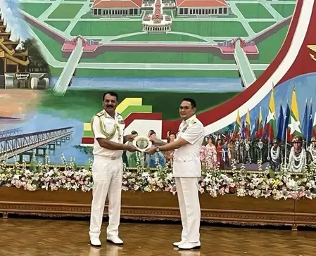 एडमिरल दिनेश त्रिपाठी की नेप्यीडॉ यात्रा: भारत-म्यांमार नौसेना सहयोग और बंगाल की खाड़ी की सुरक्षा पर अहम चर्चा