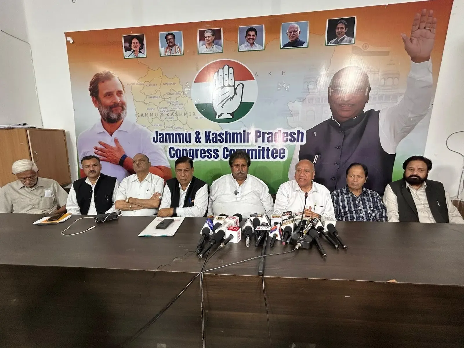 इंडी गठबंधन की जम्मू में बैठक: CEC ज्ञानेश कुमार के खिलाफ महाभियोग और गिरफ्तारी की मांग पर रणनीति तय