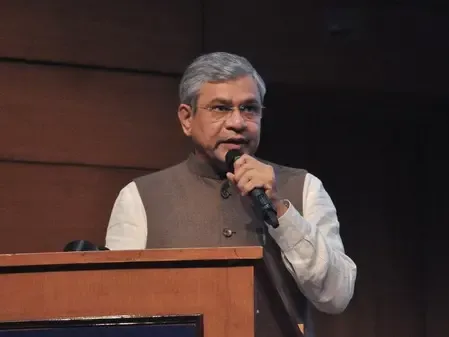 क्या केंद्र सरकार पीएलआई स्कीम के तहत स्मार्टफोन इंडस्ट्री में नई दिशा दे रही है? : अश्विनी वैष्णव