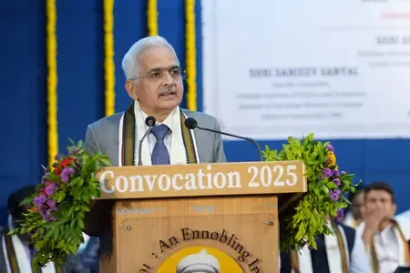 वैश्विक अनिश्चितता के बीच भारत मजबूती का कर रहा प्रदर्शन: शक्तिकांत दास