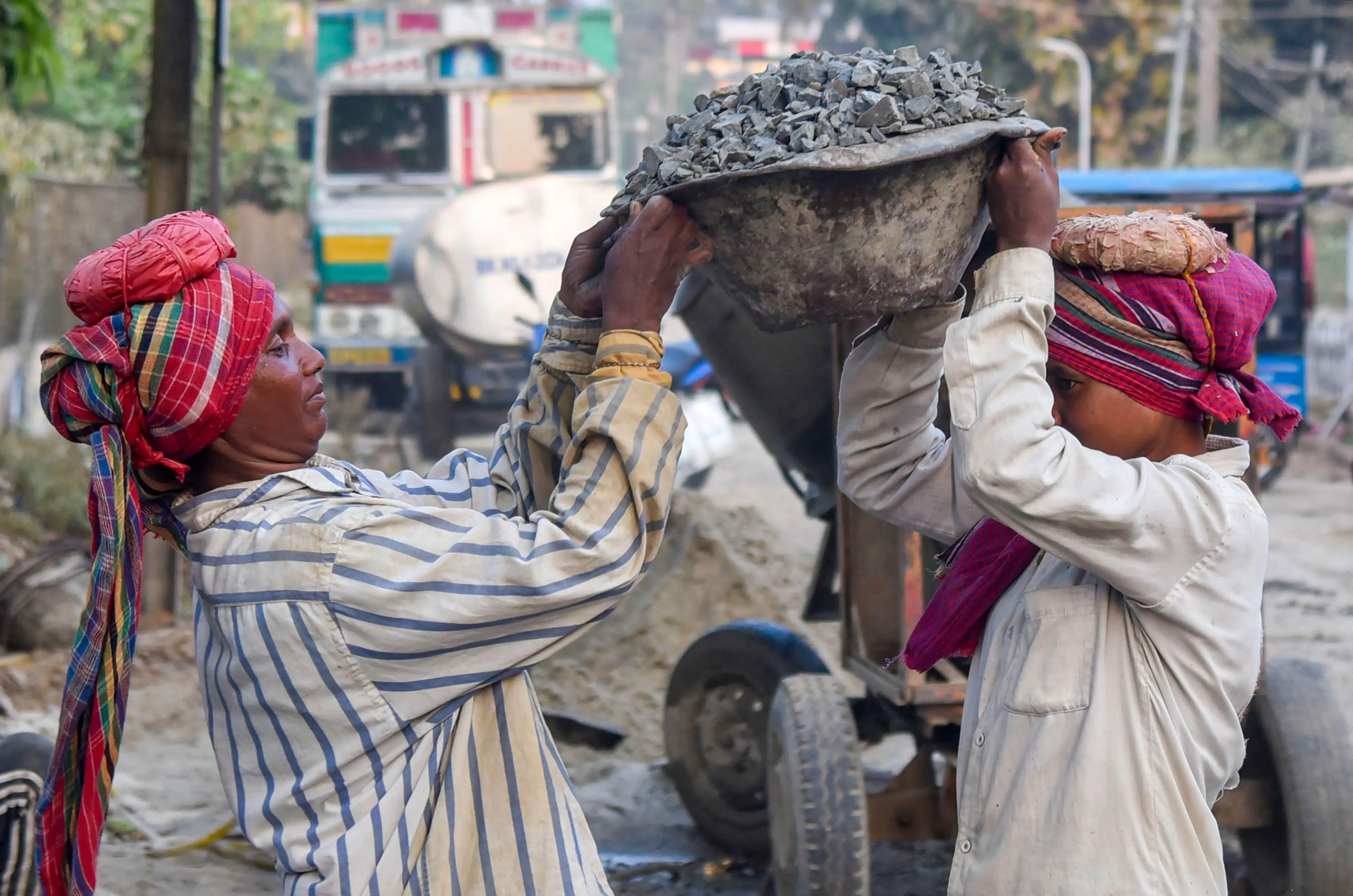 मार्च 2026 में भारत की श्रम बल सहभागिता दर में हल्की गिरावट: मंत्रालय