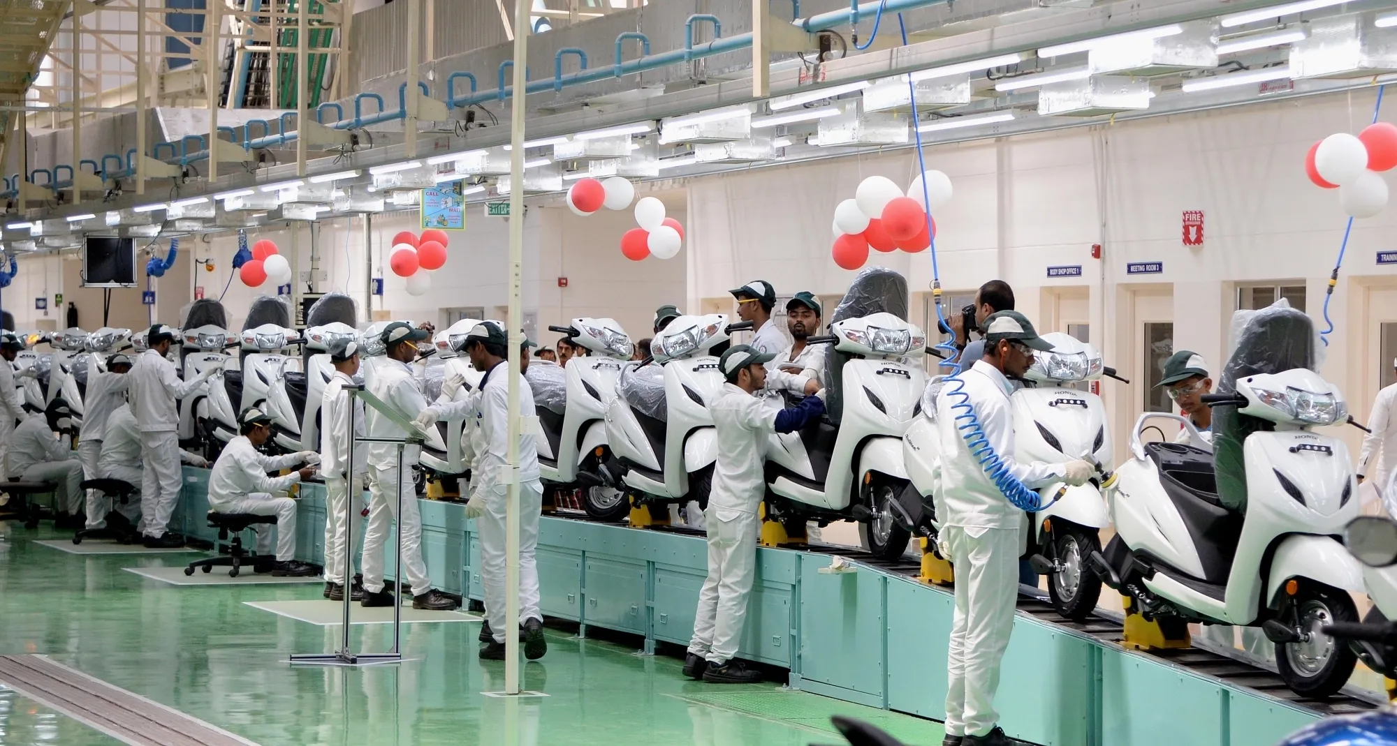 भारत में वित्त वर्ष 2026 में दोपहिया वाहनों की बिक्री ने नया रिकॉर्ड स्थापित किया