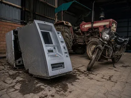 अलवर पुलिस ने अंतरराज्यीय एटीएम चोरी गिरोह का भंडाफोड़ किया, ₹4,92,500 की मशीन बरामद