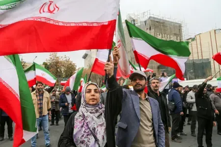 ईरान में मानवीय सहायता के लिए डिजिटल दान में तकनीकी बाधाएं, भारत में कैश डोनेशन का आग्रह