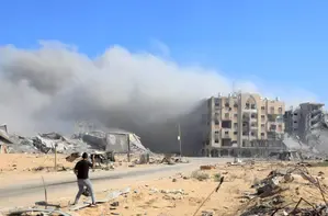 गाजा युद्ध में पूरी जीत जरूरी : इजरायली रक्षा मंत्री