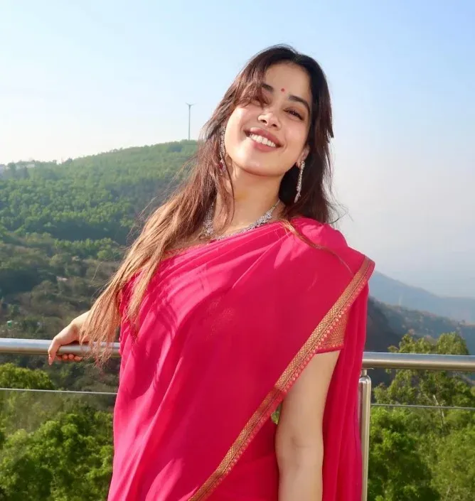 जान्हवी कपूर का 'पेड्डी' से पहले बड़ा बयान: 'दर्शक ईश्वर हैं, फिल्म बनाना सेवा कार्य'