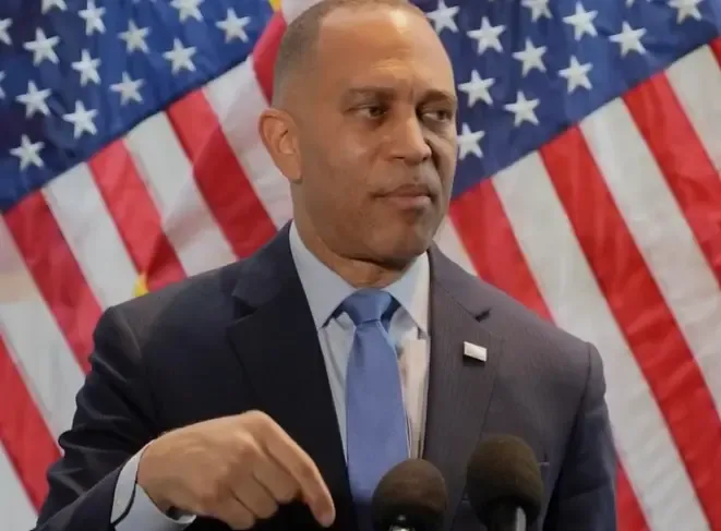 हकीम जेफ्रीज ने ट्रंप पर ईरान युद्ध के लिए अमेरिकी जनता को बेवजह धकेलने का आरोप लगाया