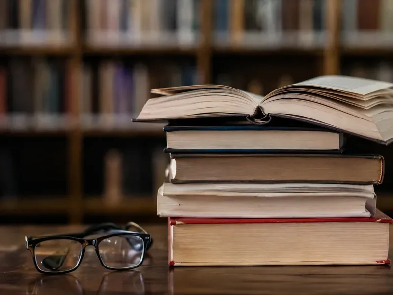 जम्मू-कश्मीर में विवादित किताबें: 8 शिक्षा अधिकारी सस्पेंड, लेखक-प्रकाशक ब्लैकलिस्ट