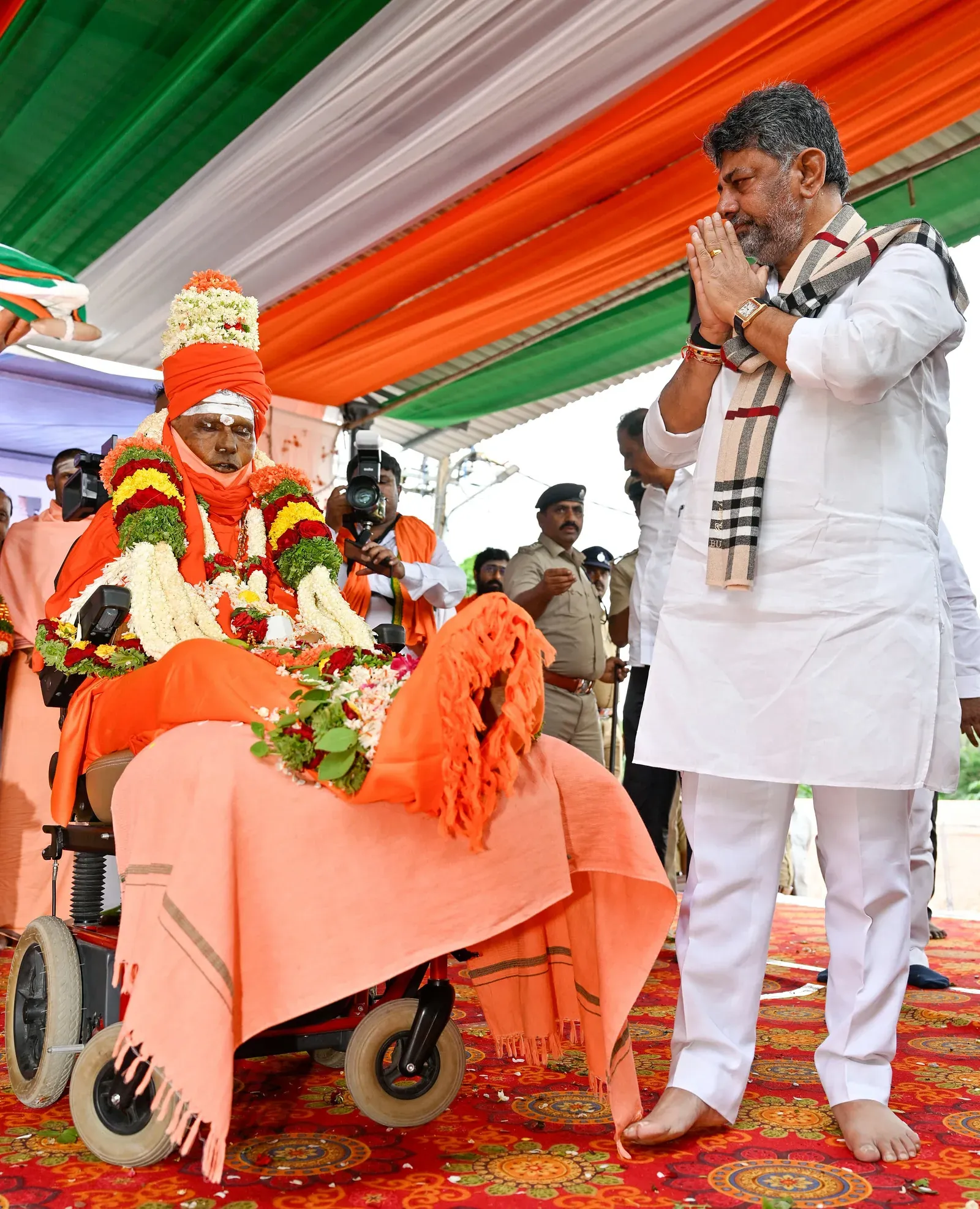 देगुला मठ प्रमुख को अंतिम विदाई: सीएम शिवकुमार बोले — मठों की देखभाल घर जैसी होनी चाहिए