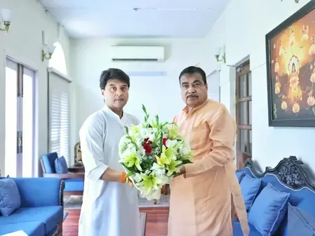 ज्योतिरादित्य सिंधिया ने नितिन गडकरी से की मुलाकात, सड़क परियोजनाओं पर हुई चर्चा