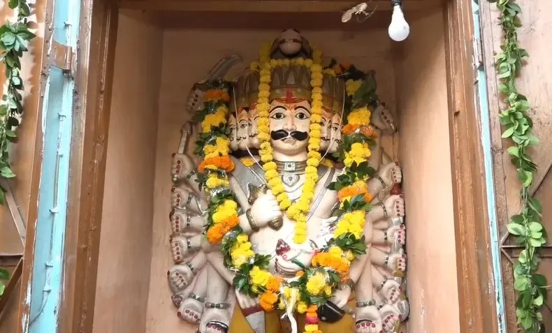 कानपुर का दशानन मंदिर: साल में सिर्फ दशहरे पर खुलता है, रावण की पूजा की जाती है अनोखी परंपरा से