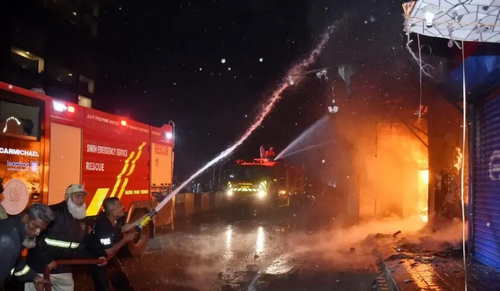 गुल प्लाजा मॉल में आग: जांच आयोग ने बताया, <b>रेस्क्यू</b> टीम फज्र की नमाज के बाद आई