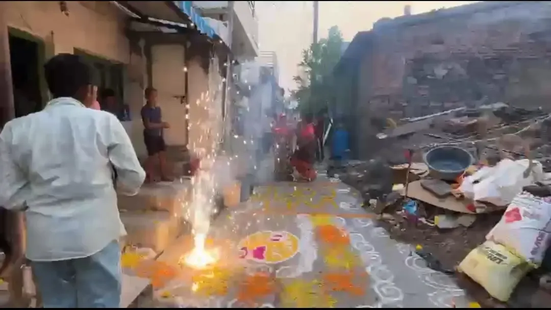 बेलगावी में बेटी के जन्म पर भव्य शोभायात्रा, थोरवत परिवार ने तोड़ी सामाजिक रूढ़ियाँ