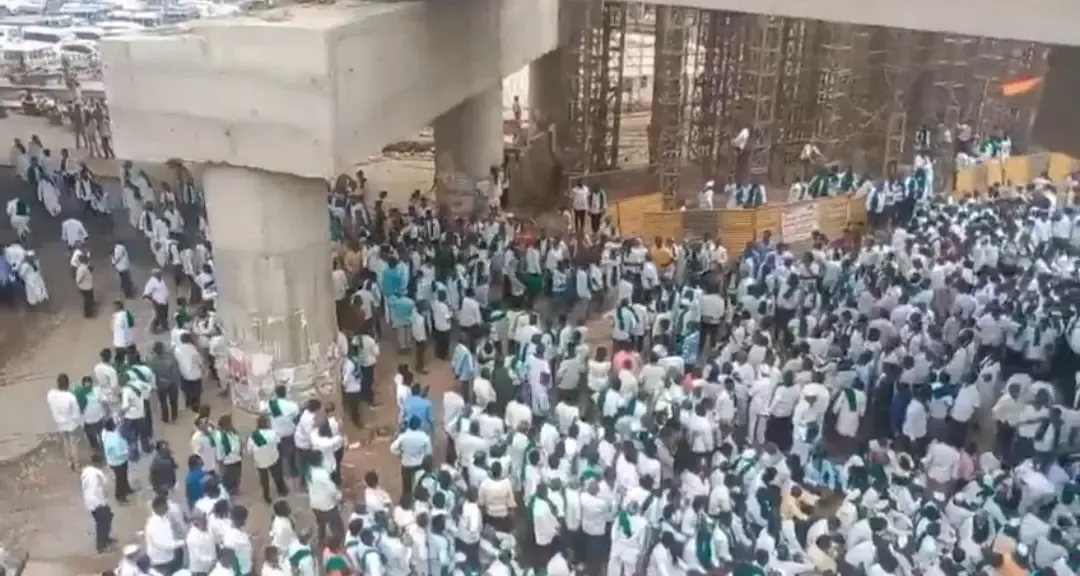 हुबली में किसानों का बड़ा प्रदर्शन: गन्ने का रेट ₹5,500 प्रति टन करने की माँग, 2,000 से अधिक किसान जुटे