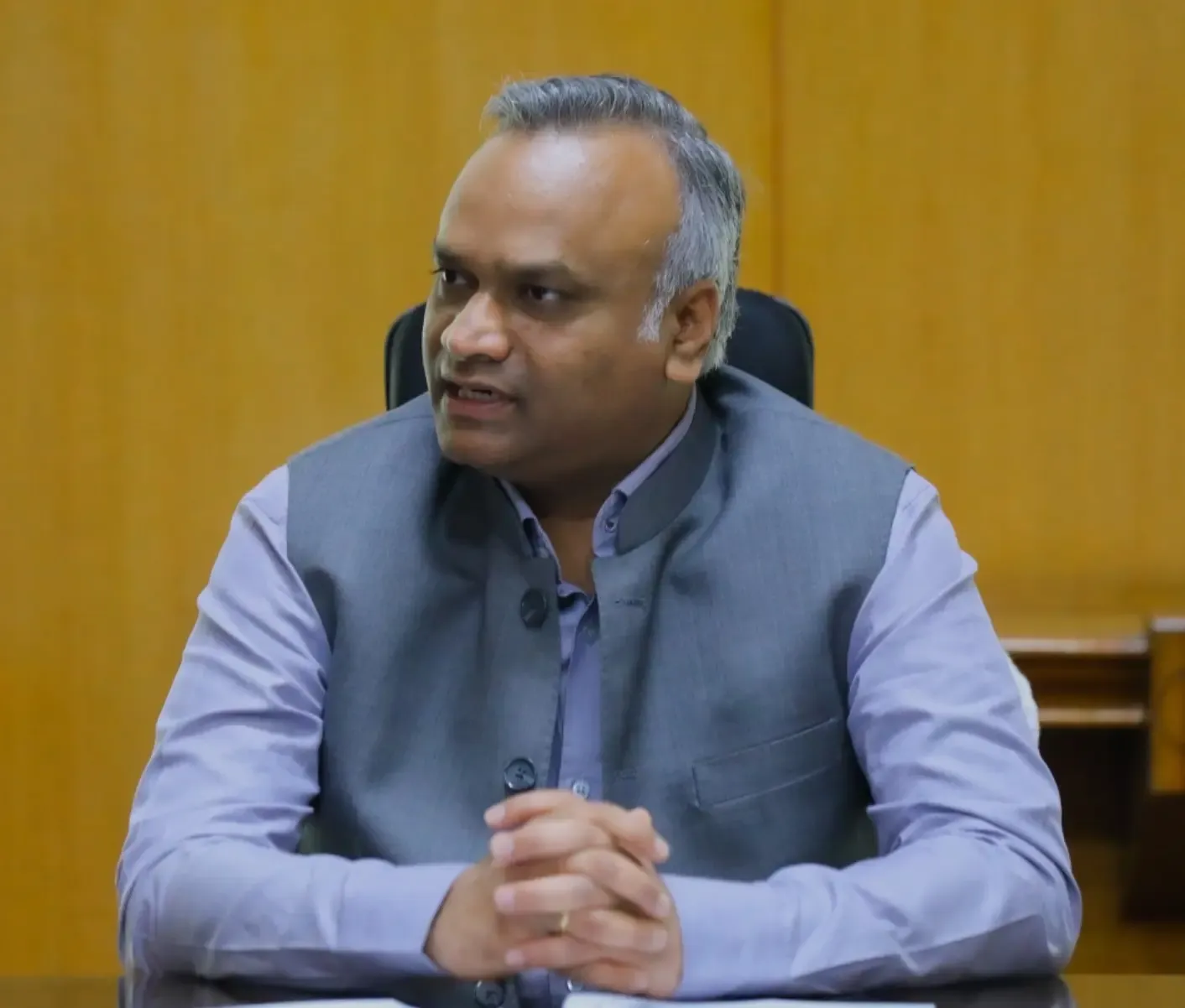 प्रियांक खड़गे ने मल्लिकार्जुन खड़गे के 'जहरीला सांप' बयान का समर्थन किया, असम के सीएम पर कटाक्ष