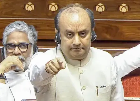 इंजीनियरिंग बैकग्राउंड के बावजूद ई-20 पर तथ्य नहीं रख पाए केजरीवाल, फैला रहे हैं झूठ: सुधांशु त्रिवेदी