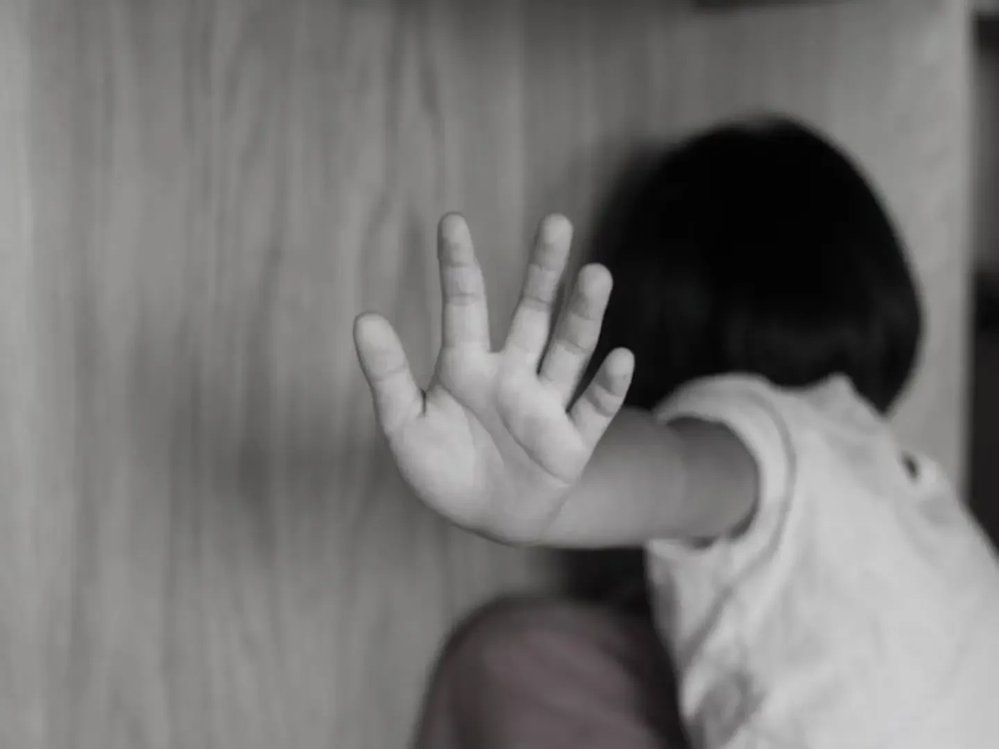 आर. वीरमणि पॉक्सो केस: खुशबू सुंदर बोलीं — 'ताकतवर को यह कभी न लगे कि वह कानून से ऊपर है'