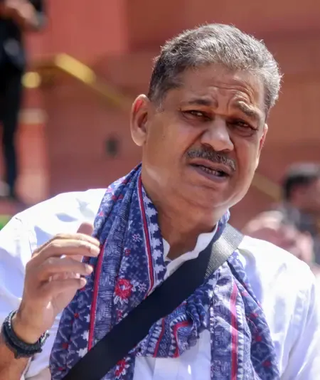 जबरन वसूली मामले में टीएमसी सांसद कीर्ति आजाद बंगाल सीआईडी के सामने पेश, 6 महीने की गिरफ्तारी से राहत