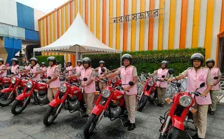 कोलकाता पुलिस का दुर्गा सुरक्षा स्क्वाड: 60 थानों के 120 इलाकों में महिला सुरक्षा व साइबर जागरूकता अभियान शुरू