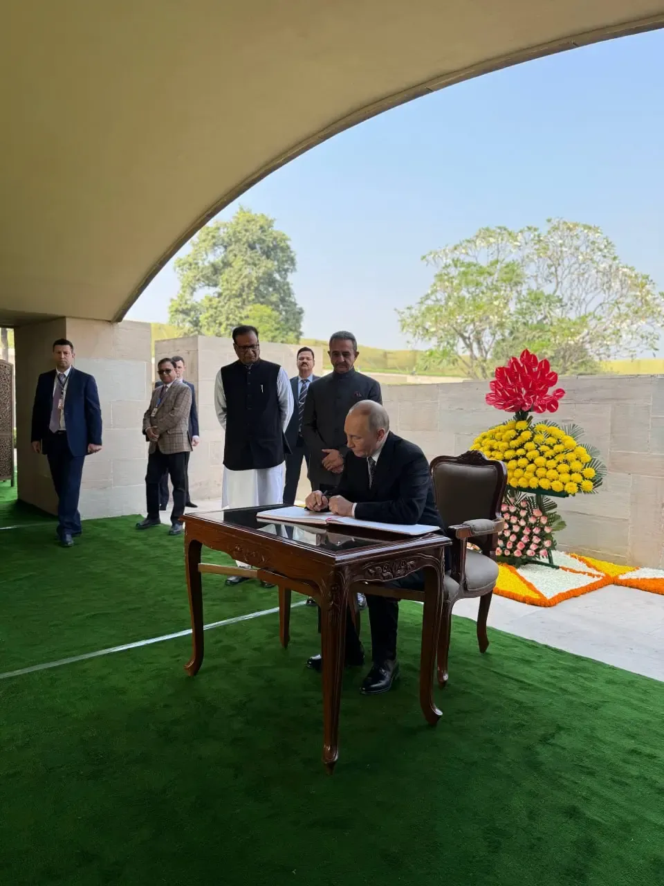 क्या महात्मा गांधी ने विश्व शांति के लिए अमूल्य योगदान दिया? राष्ट्रपति पुतिन