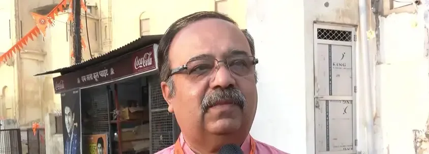 क्या राम मंदिर में ध्वजारोहण से पहले मुख्य सजावटकार और घंटी निर्माता ने उत्साह जताया?