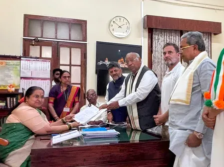 खड़गे ने बेंगलुरु में राज्यसभा नामांकन दाखिल किया, राहुल-शिवकुमार मौजूद; कर्नाटक कांग्रेस में बगावत के सुर