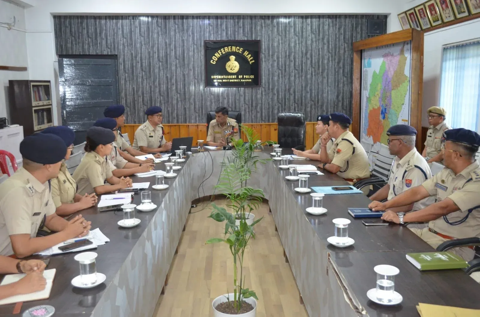 मणिपुर डीजीपी मुकेश सिंह ने इंटेलिजेंस-आधारित पुलिसिंग पर दिया जोर, 1 MR और इंफाल वेस्ट SP कार्यालय का किया निरीक्षण