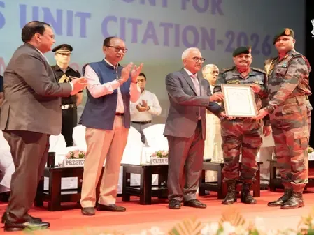 मणिपुर: राज्यपाल अजय कुमार भल्ला और मुख्यमंत्री ने 'गवर्नर यूनिट सिटेशन 2026' में सुरक्षा बलों की सराहना की
