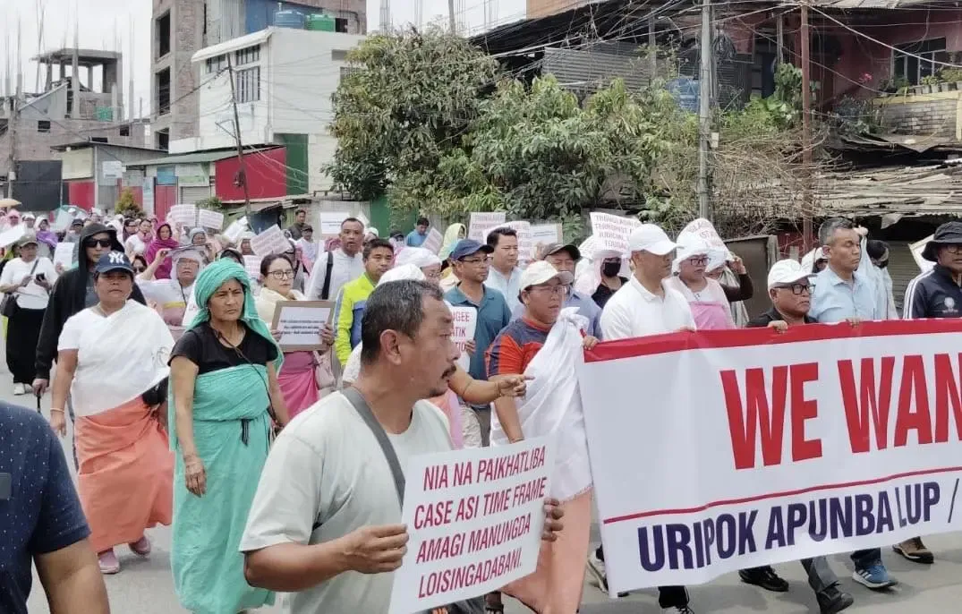 मणिपुर: बम हमले में बच्चों की हत्या के खिलाफ जन प्रदर्शन जारी