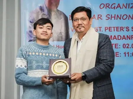 मेघालय CM कॉनराड संगमा ने मदनराइटिंग डोरबार श्नोंग की एंबुलेंस व शव वाहन पहल की सराहना की