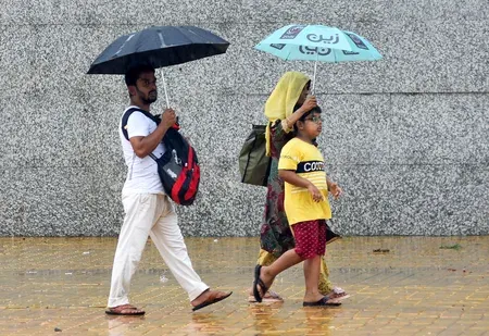 दक्षिण बंगाल में सोमवार तक भारी से बहुत भारी बारिश का अलर्ट, बंगाल की खाड़ी में बनेगा डिप्रेशन