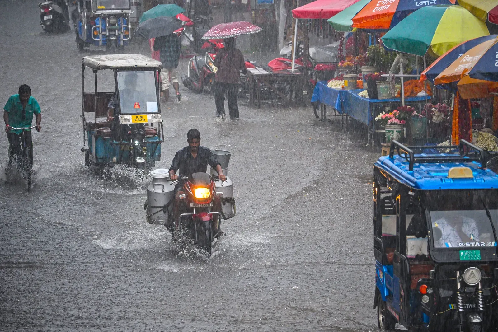 पश्चिम बंगाल में 24 अगस्त तक बारिश का दौर जारी, दार्जिलिंग-जलपाईगुड़ी में भारी वर्षा की चेतावनी