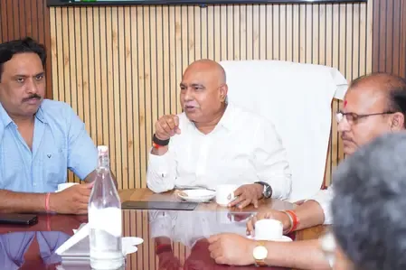 मध्य प्रदेश: बीजेपी प्रदेश अध्यक्ष हेमंत खंडेलवाल ने ओरछा में कार्यकर्ताओं से की संवाद
