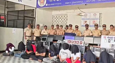 मुंबई में स्वास्थ्य बीमा के नाम पर साइबर ठगी: गोवंडी पुलिस ने 12 आरोपी दबोचे, ₹17 लाख का सामान जब्त