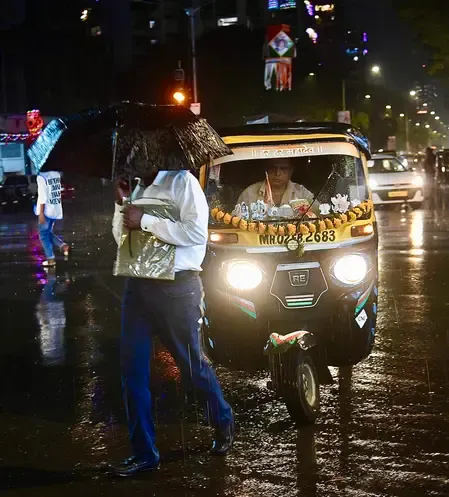 मुंबई: बारिश के साथ नए साल की शुरुआत, न्यूनतम तापमान में गिरावट दर्ज