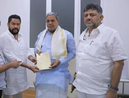 कर्नाटक कैबिनेट विस्तार: कांग्रेस ने अनुभव और नए चेहरों के बीच बनाया संतुलन, नागेंद्र को शामिल करना चौंकाने वाला फैसला