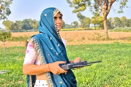गुजरात: नमो ड्रोन दीदी योजना से बनासकांठा की ग्रामीण महिलाओं को मिले 'नए पंख'