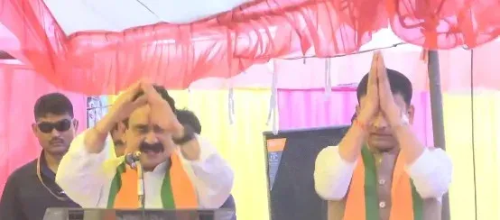 दतिया उपचुनाव: टिकट कटने के बाद भी नरोत्तम मिश्रा रैली में रोए, भाजपा उम्मीदवार आशुतोष के लिए माँगे वोट