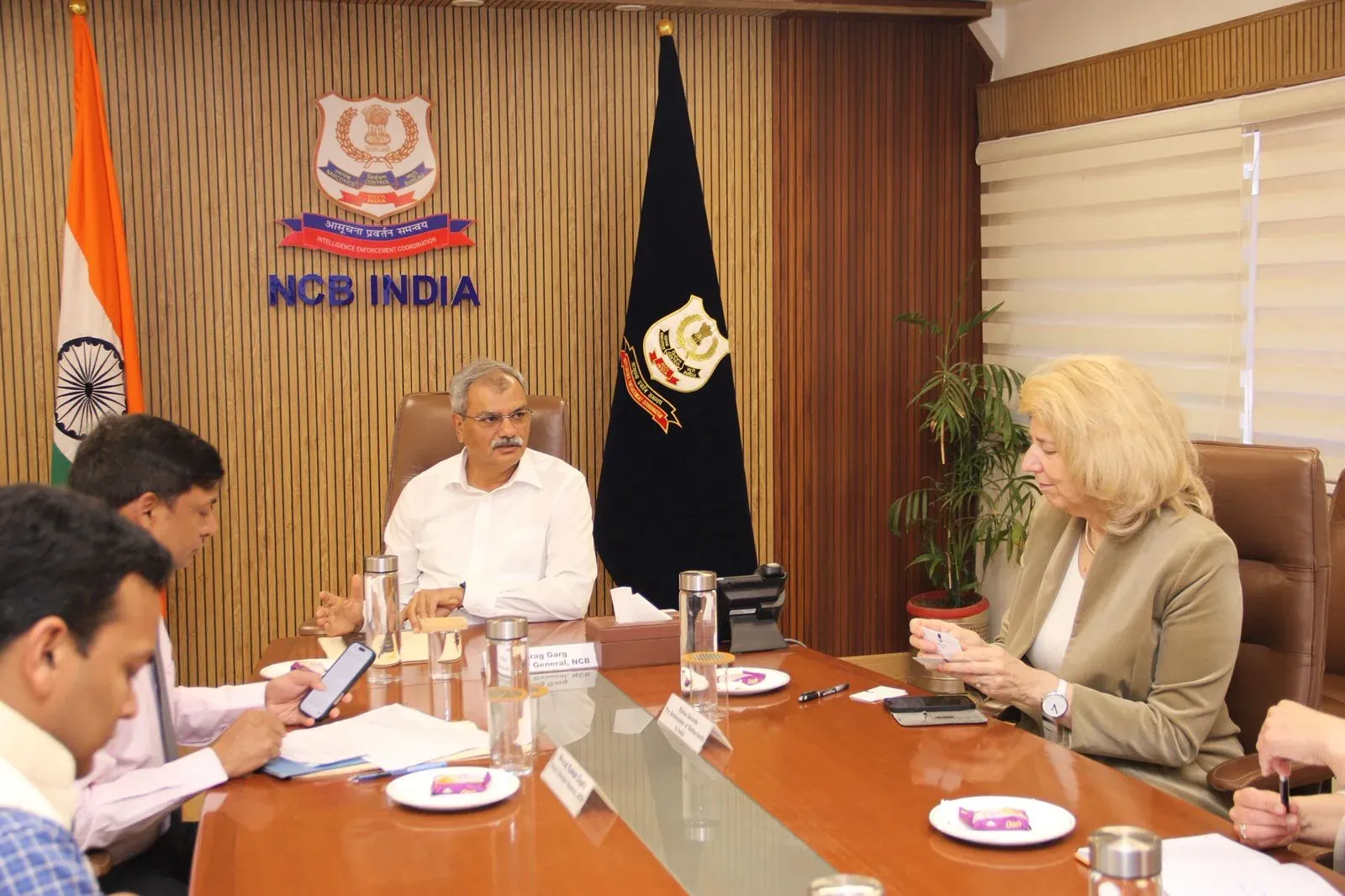 एनसीबी डीजी अनुराग गर्ग ने नीदरलैंड राजदूत से मुलाकात, ड्रग तस्करी रोकने पर MoU की संभावना