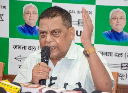बिहार: नीतीश कुमार से मुलाकात के बाद नीरज कुमार ने आरसीपी सिंह पर निशाना साधा