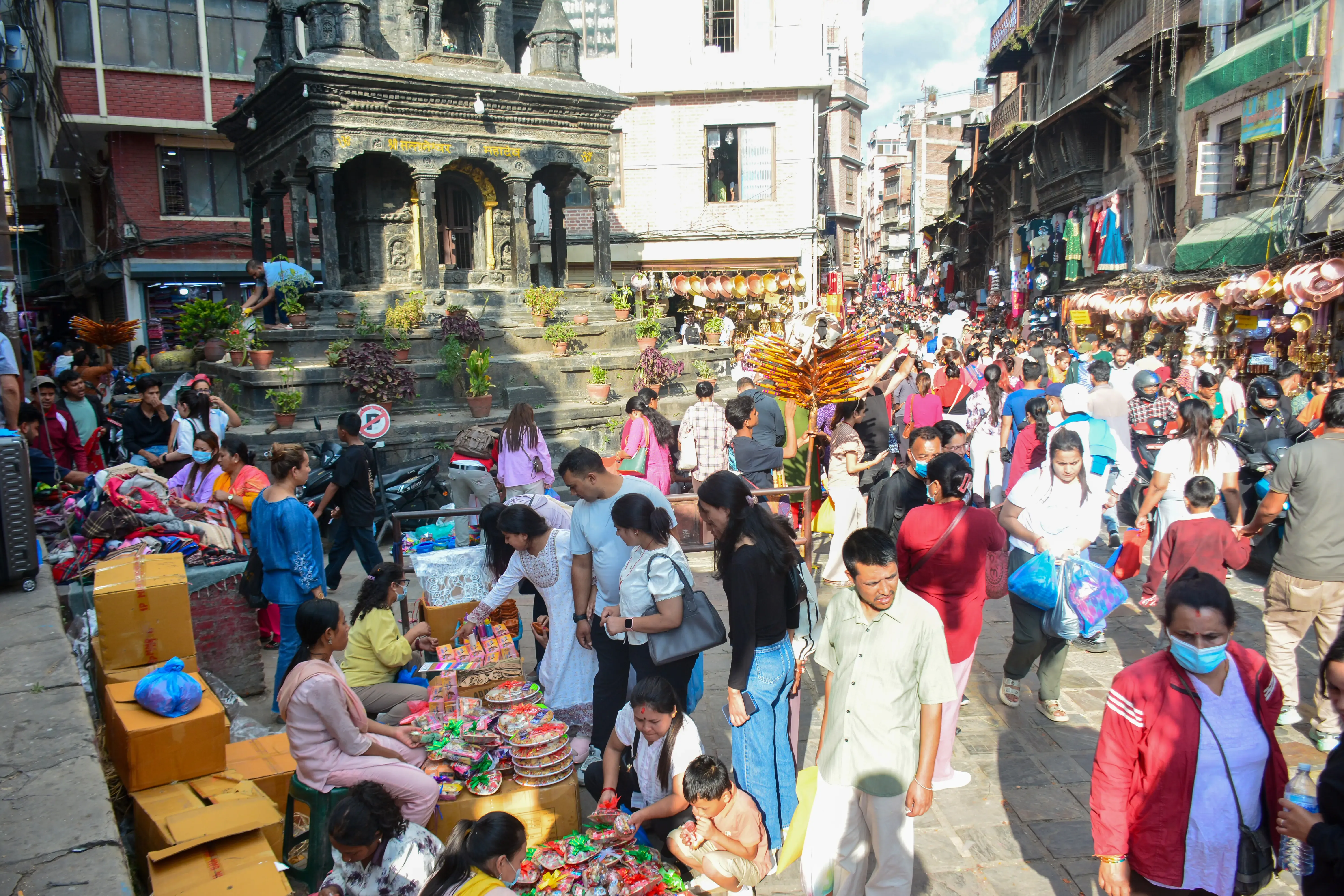 नेपाल में सरकारी कर्मचारियों के लिए नया नियम: पखवाड़े में दो बार वेतन!