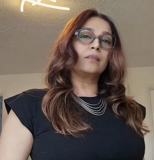माधुरी दीक्षित ने खुद निकी वालिया को बताया था अपना हमशक्ल, फ्लाइट में मिलाए थे चेहरे के फीचर्स